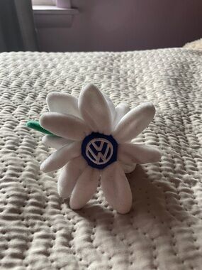 Volkswagen White Daisy Plush Accessory
